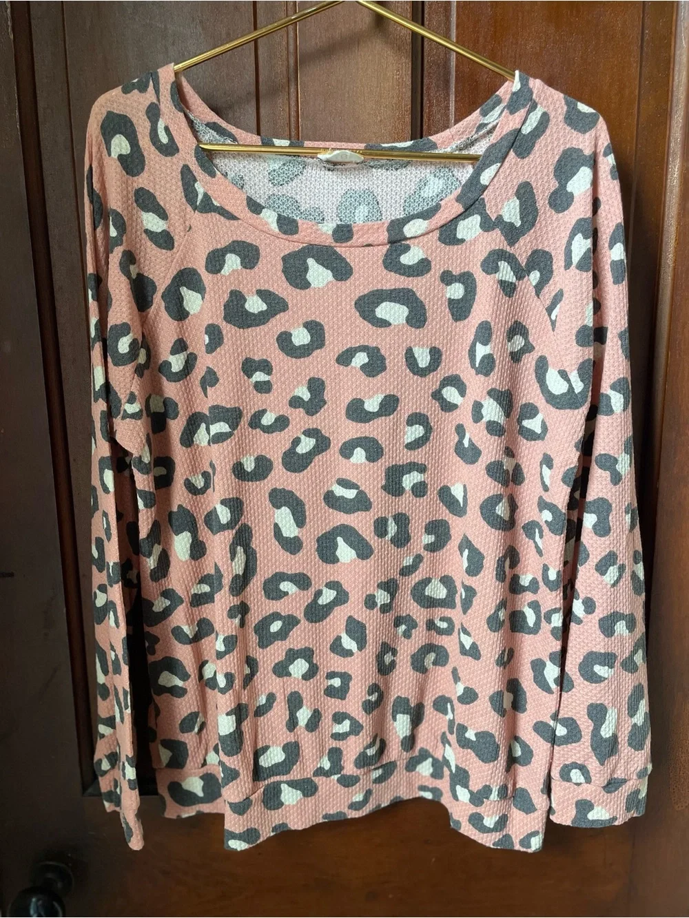 Bib! Women’s extra large pink animal print top